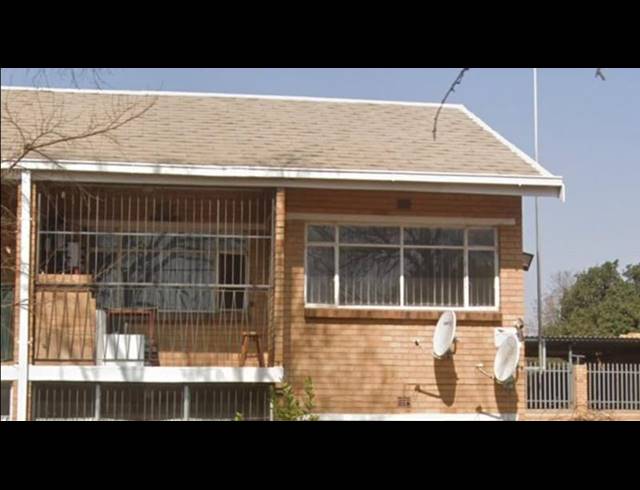 2 BEDROOM APARTMENT FOR SALE IN VANDERBIJLPARK CW 1